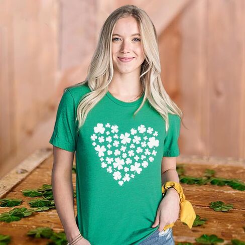 تي شيرت نسائي لعيد القديس باتريك باللون الأخضر النفل بأكمام قصيرة وقمصان مبيضة من Lucky Irish in Saudi Arabia