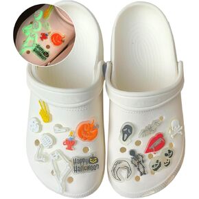 16 قطعة من إكسسوارات الأحذية المضيئة لتزيين الانسداد في عيد الميلاد المجيد على شكل رسوم كرتونية لطيفة للنساء in Kuwait