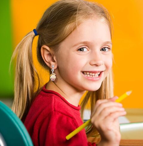 20 زوجًا من الأقراط المشبكية للفتيات من سن 10 إلى 12 - أقراط لطيفة لا تسبب الحساسية للأطفال - أقراط عيد القديس باتريك هدية عيد الميلاد للفتيات بعمر 8 سنوات in Kuwait