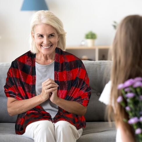 هدايا الجدة للنساء المسنات الجاموس منقوشة شال دافئ مع جيب أمامي شال شتوي لف للنساء الجدة in Kuwait