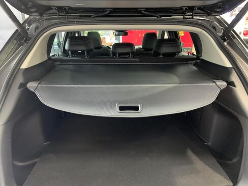 غطاء شحن أسود قابل للسحب متوافق مع Mazda CX-50 CX50 2022-2025 شاشة خصوصية للشحن الخلفي وصندوق السيارة وأمتعة الأمتعة ودرع أمان (نمط ألياف الكربون) in Saudi Arabia