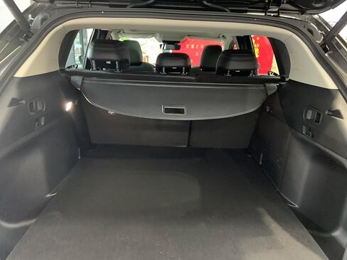 غطاء شحن أسود قابل للسحب متوافق مع Mazda CX-50 CX50 2022-2025 شاشة خصوصية للشحن الخلفي وصندوق السيارة وأمتعة الأمتعة ودرع أمان (نمط ألياف الكربون) in Saudi Arabia