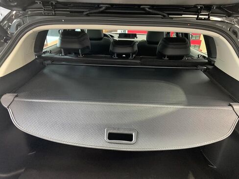 غطاء شحن أسود قابل للسحب متوافق مع Mazda CX-50 CX50 2022-2025 شاشة خصوصية للشحن الخلفي وصندوق السيارة وأمتعة الأمتعة ودرع أمان (نمط ألياف الكربون) in Saudi Arabia