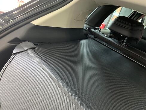 غطاء شحن أسود قابل للسحب متوافق مع Mazda CX-50 CX50 2022-2025 شاشة خصوصية للشحن الخلفي وصندوق السيارة وأمتعة الأمتعة ودرع أمان (نمط ألياف الكربون) in Saudi Arabia
