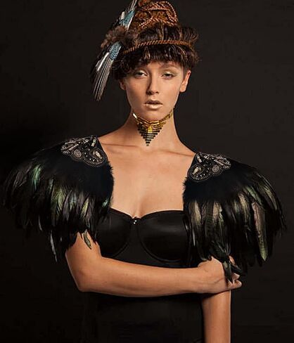 L'VOW القوطية المرأة الطبيعية ريش الكتفية تتغاضى عن حزام الكتف لزي عيد الهالوين الكرنفال in Kuwait