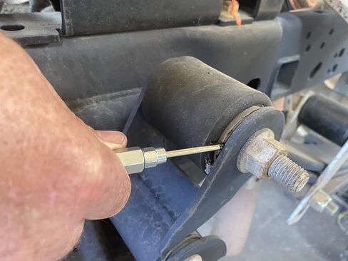 Lincoln 5803 Grease Needle Nozzle with Hardened Steel Tip for Lubrication of Flush-Type or Hard-to-Reach Hydraulic-Type Fittings, Connects to Any Hand-Held Grease Gun; 1/8 Inch NPT (f) Thread Size in Saudi Arabia