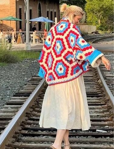 سترة Flygo المبطنة بالزهور للنساء سترات منتفخة قصيرة خفيفة الوزن كبيرة الحجم مفتوحة من الأمام مطبوعة أسفل معطف (أحمر-L) in Kuwait