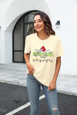 Christmas Shirt Women Merry Christmas Graphic Tees Outfits Cute Short Sleeve Holiday Tops in Kuwait