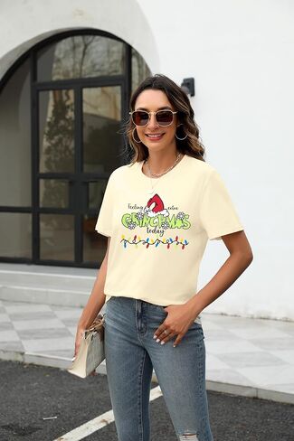 Christmas Shirt Women Merry Christmas Graphic Tees Outfits Cute Short Sleeve Holiday Tops in Kuwait