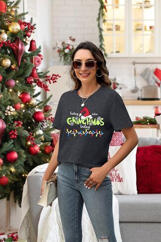 Christmas Shirt Women Merry Christmas Graphic Tees Outfits Cute Short Sleeve Holiday Tops in Kuwait