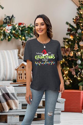 Christmas Shirt Women Merry Christmas Graphic Tees Outfits Cute Short Sleeve Holiday Tops in Kuwait