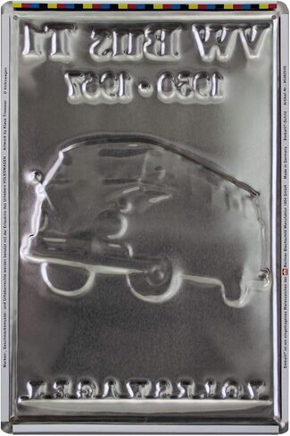 مجموعة BRISA VW - زخرفة كلاسيكية لعلامة Volkswagen Retro Tin مصنوعة من المعدن في تصميم حافلة T1 (سامبا / أحمر) in Kuwait