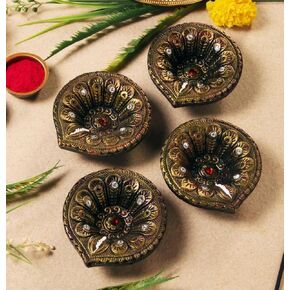 مجموعة تيراكوات مصنوعة يدويًا مكونة من 4 قطع من الطين المؤكسد لتزيين ديوالي/نافراتري ومصباح زيت ديوالي كلاي دييا وحامل ضوء الشاي وهدايا مهرجان الديكور الهندي عناصر بوجا in Kuwait