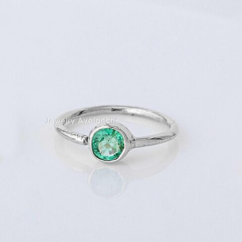 20G 14K Gold Emerald Nose Hoop Ring 0.015-0.11 carat Bezel Set Emerald 8mm Twist-open Nostril Ring Cartilage Hoop Tragus Ring Unisex in Kuwait