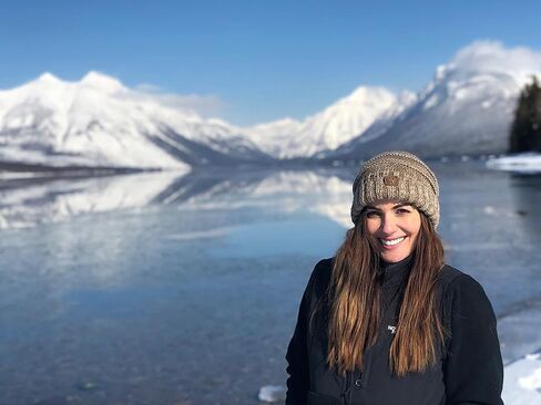 عبوتان متطابقتان: قبعة صغيرة كبيرة الحجم ووشاح لا نهاية له - موكا رمادي داكن in Kuwait