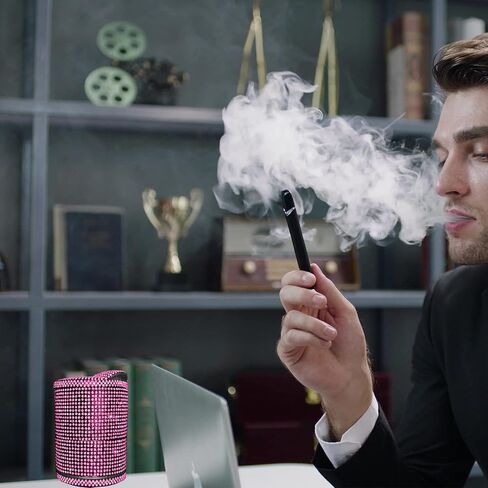 منفضة سجائر سيارة من الكريستال الماسي مع غطاء مقاوم للرائحة، منفضة سجائر السيارة مع غطاء أزرق LED، منفضة سجائر محمولة للسيارة، حامل أكواب أسطواني بدون دخان للسجائر، سلة مهملات صغيرة للسيارة (وردي) in Kuwait