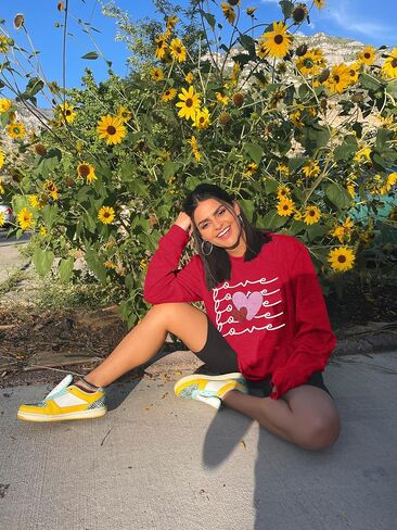 JINTING Valentine's Day Sweatshirt For Women Heart Sequin Pullover Love Season Hoodie Crewneck Long Sleeve Tops in Kuwait