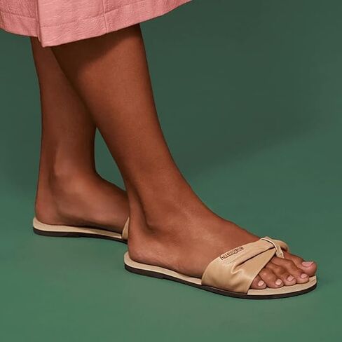 شبشب نسائي من Havaianas You St. Tropez Lush Flip Flops - صنادل أنيقة ومريحة ومتينة بحزام من الساتان للشاطئ والارتداء الكاجوال واليومي، تتضمن حقيبة مخملية، 7-8 in Saudi Arabia