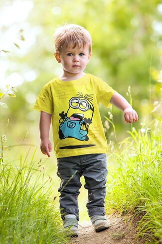 تي شيرت للأطفال مطبوع عليه وجه مضحك من Minions Dave، تي شيرت مرح وملون، بأكمام قصيرة صفراء مريحة وأنيقة in Kuwait