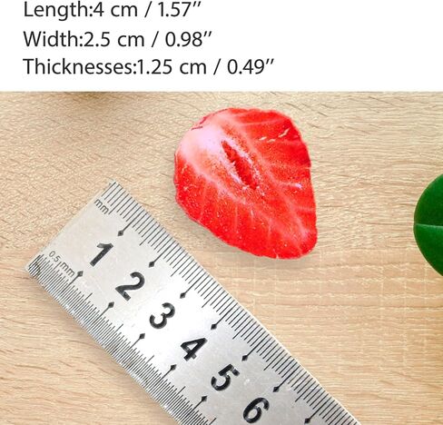 10 قطع من مكعبات الفراولة الاصطناعية، ديكورات نصف فراولة بلاستيكية مزيفة نابضة بالحياة لحفلات المطبخ المنزلي in Kuwait