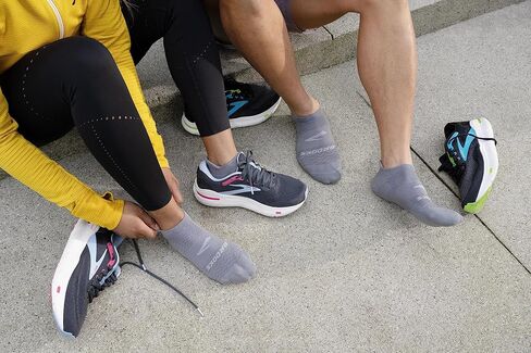 Brooks Run-In No Show Socks I Men & Women Performance Athletic Running Socks I Comfort Fit (6-Pack Set) in Kuwait