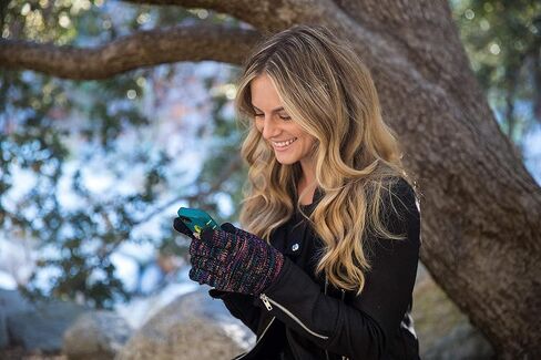 حزمة من قطعتين متطابقتين من Funky Junque: قبعة صغيرة كبيرة الحجم وقفازات للرسائل النصية - Kaleidscope in Kuwait