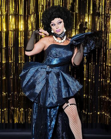 Mepase 9 قطع من إكسسوارات زي فيلم الرعب في الهالوين في السبعينيات، تتضمن قفازات شبكة صيد السمك، وأشرطة رباط، وأقراط كبيرة من اللؤلؤ المقلد، شعر مستعار أسود مجعد للرجال البالغين في الحفلات التنكرية in Kuwait