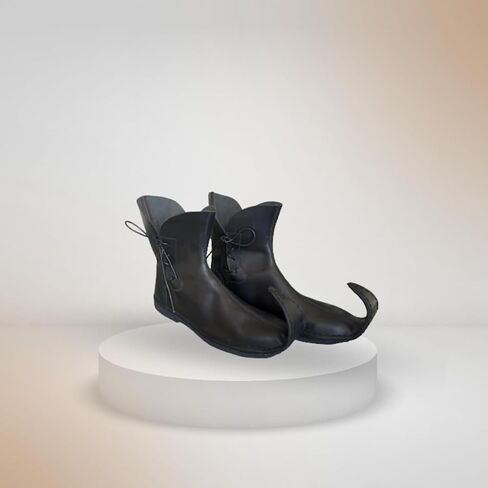 Medieval-Style Leather Poulaine Shoes with Pointed Toe in Saudi Arabia