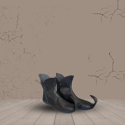 Medieval-Style Leather Poulaine Shoes with Pointed Toe in Saudi Arabia