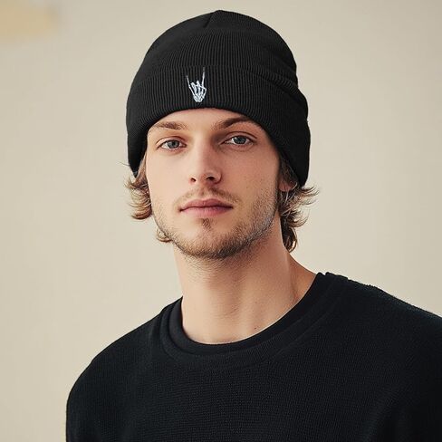 قبعات بيني متماسكة مطرزة رائعة، قبعة صغيرة لفصل الخريف والشتاء، قبعة منسوجة برسومات سوداء للنساء والرجال in Kuwait