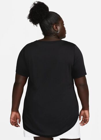 تيشيرت تونيك نسائي من Nike Sportswear بمقاس كبير أخضر (US، Alpha، 2X، Plus، عادي، أسود 010) in Saudi Arabia