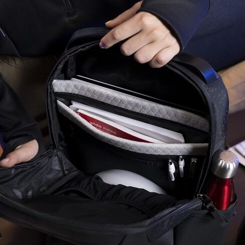 حقيبة الظهر Alienware Horizon Commuter-AW423P، باللون الأسود in Kuwait