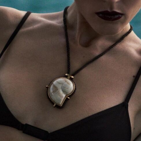 Conch Mermaid Sea Shell Choker Necklace with Black Rope Chain for Women Men Unisex,Summer Hawaiian Beachy Fashion Necklace Statement Vacation Necklace Boho Seashell Dainty Jewelry in Kuwait