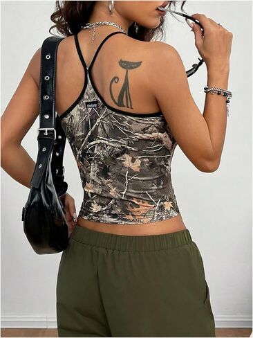قميص قصير نسائي من MakeMeChic بطبعة أوراق الشجر المموهة وحزام سباغيتي من الخلف Y2K Cami قصير in Kuwait