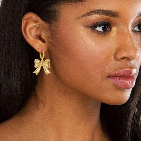 Dreuyet القوس قلادة أقراط القوس مجموعة مجوهرات للنساء 14K مطلية بالذهب Bowknot Huggies هوب أقراط لذيذ القوس قلادة الشريط مجموعة مجوهرات هدية عيد الميلاد in Kuwait