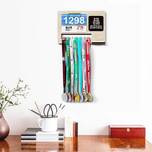 عرض شماعة ميدالية خشبية من LuxWood للعدائين ومريلة السباق وحامل الصور مع سبورة الطباشير، وعرض حامل ميدالية الماراثون | تحمل ما يصل إلى 24 ميدالية و80 صدرية سباق in Kuwait