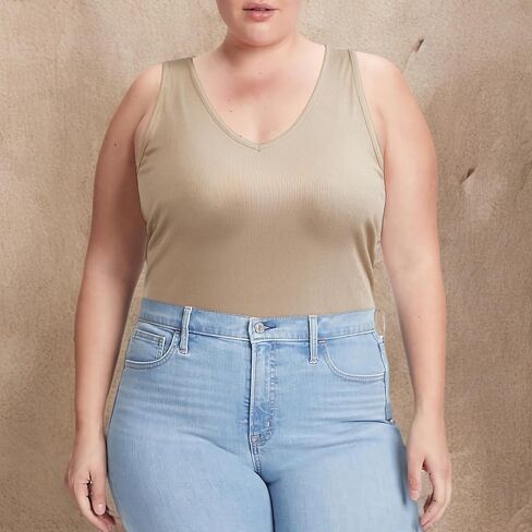 قمصان علوية بدون أكمام للسيدات بمقاسات كبيرة ورقبة على شكل V وقمصان صيفية متماسكة مضلعة بدون أكمام وقمصان أساسية بمقاس نحيف in Kuwait