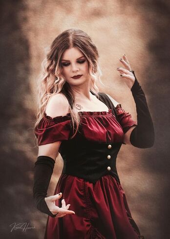 Scarlet Darkness Renaissance Costume Women Steampunk Dress Medieval Ren Faire Dress in Kuwait