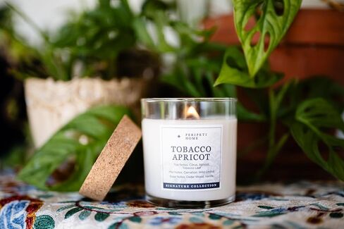 التبغ المنزلي من بيريبيتي + شمعة معطرة بالمشمش - فتيل خشبي، 8.5 أونصة من شمع الصويا الطبيعي للعلاج العطري الدافئ والفواكه - عطر جريء يدوم طويلاً للمنزل أو المكتب in Saudi Arabia