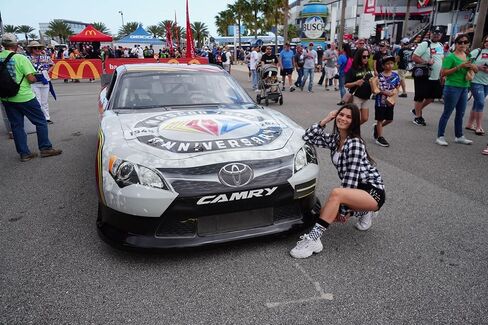 ناسكار - إصدار محدود للذكرى السنوية 75 - معطر هواء للسيارات - مون شاين فروست (ناسكار) (ناسكار/10 قطع) in Kuwait