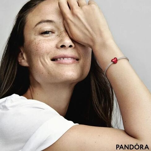 تعليقة PANDORA المعدنية على شكل قلب - أساور متوافقة مع اللحظات - مجوهرات للنساء - مصنوعة من الفضة الإسترليني والمينا - مع صندوق هدايا in Saudi Arabia
