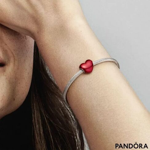 تعليقة PANDORA المعدنية على شكل قلب - أساور متوافقة مع اللحظات - مجوهرات للنساء - مصنوعة من الفضة الإسترليني والمينا - مع صندوق هدايا in Saudi Arabia