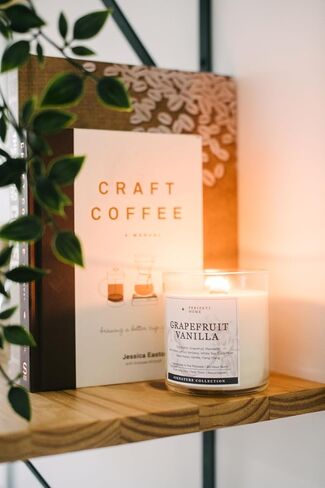 PERIPETI Home Grapefruit + Vanilla Soy Candle - Long-Lasting Scented Candle with a Wooden Wick for Relaxing Aromatherapy - 8.5oz Natural Wax for Home, Spa, or Gift in Saudi Arabia
