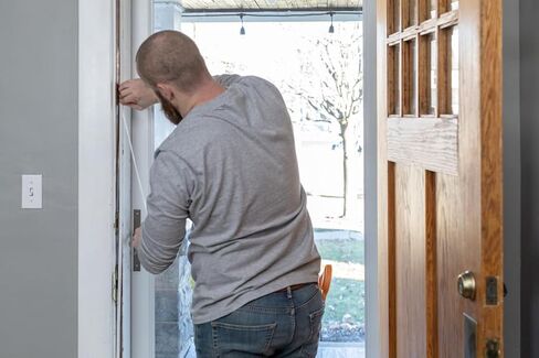 سدادة شريط مقاوم للطقس شديد التحمل ذاتي اللصق للفجوات الكبيرة من علامة داك التجارية، باللون الأبيض، 0.95 سم × 1.47 سم × 43.18 سم، ختم واحد، 282433 in Saudi Arabia