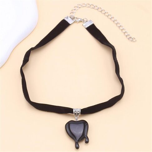 Halloween Dropping Blood Heart Necklace for Women Vintage Gothic Y2k Black Velvet Red Heart Pendent Choker Vampire Thorn Heart Necklace Jewelry Gift in Kuwait