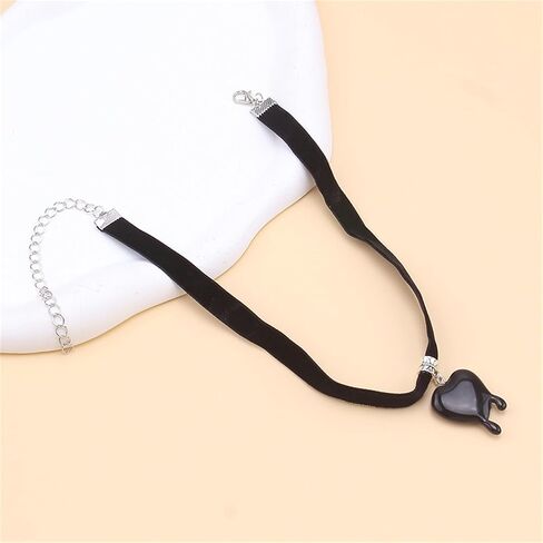 Halloween Dropping Blood Heart Necklace for Women Vintage Gothic Y2k Black Velvet Red Heart Pendent Choker Vampire Thorn Heart Necklace Jewelry Gift in Kuwait