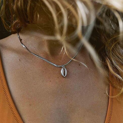 Vintage Puka Shell Choker Necklace Silver Cowrie Shell Pendant Necklace Chain Punk Snake Chain Necklace Summer Cowrie Shell Necklace for Women in Saudi Arabia