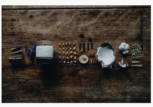 LE LABO Santal 26 Scented Candle 245 Grams 8.6 Ounce Glass jar Boxed Made in USA, Cream in Saudi Arabia