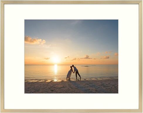 Golden State Art, 11x14 Picture Frame Gold Aluminum (Shiny Brushed) Display Pictures 8x10 with Mat or 11x14 Without Mat Wall Mounting Real Glass Metal Photo Frame in Kuwait