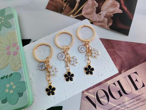 Cute Flower Initial Letter Keychain Bag Charms Keyring Aesthetic Accessories Purse Hangbags Backpacks for Women in Saudi Arabia